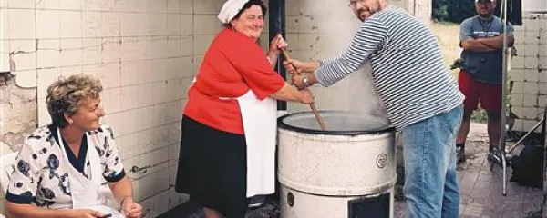 ... srbski kuharici z režiserjem Petrom Kerekesom