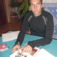 Marko Klavora  kaže na fotografijo, objavljeno v italijanskih časopisih,  na kateri Duce  poljubi  deklico Tatjano