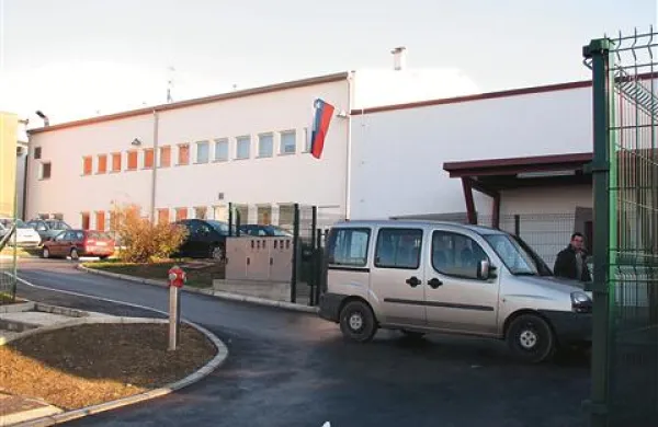 Medtem ko učenci vadijo v vrtcu, je dvorana dopoldne prazna