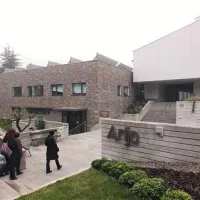 Prednostna naloga sanacijskega načrta, ki ga je  zaradi 800.000 evrov izgube pripravilo vodstvo RKS, je trženje hotela Arija v Mladinskem zdravilišču in letovišču na Debelem rtiču