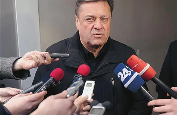 Predsednik Pozitivne Slovenije Zoran Janković je po posvetu s predsednikoma SD in Desus, Borutom Pahorjem in Karlom Erjavcem, napovedal, da bo njegova stranka soglašala z nujnimi reformami