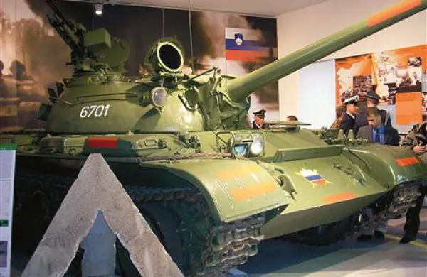 Tank, razstavljen v PVZ, ni “pravi” tank iz Rožne Doline