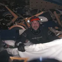  Italijanski potapljač-reševalec pregleduje notranjost prevrnjene ladje Costa Concordia 