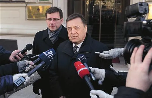 Zoran Janković je  dejal, da so na sestanku analizirali, kaj se je zgodilo v sredo na glasovanju