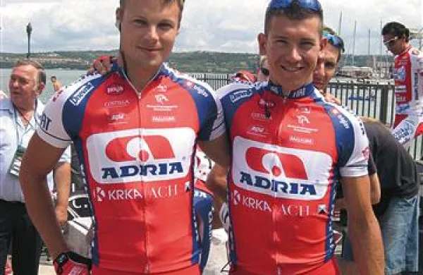 Matej Gnezda (levo) in Kristjan Fajt bosta tudi v novi sezoni klubska kolega v novomeškem klubu