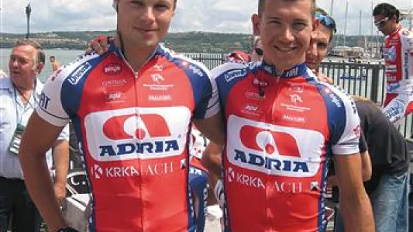 Matej Gnezda (levo) in Kristjan Fajt bosta tudi v novi sezoni klubska kolega v novomeškem klubu