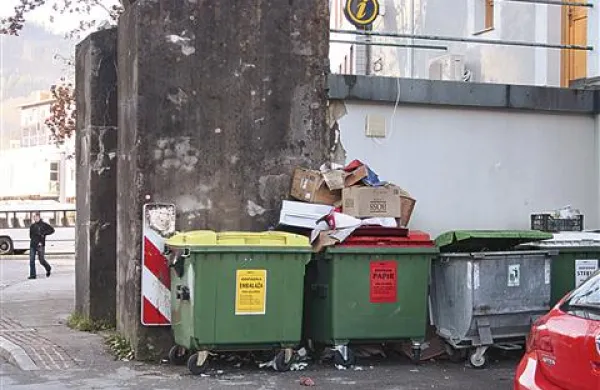  Idrijčani odpadke ločujejo vestno, a jih malomarno oddajajo v zabojnike