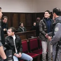 Mattia Zambetti je po razglasitvi sodbe z nasmehom na obrazu pozdravljal enoletno hčerkico, ki jo je njena mama prinesla do vrat sodne dvorane