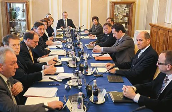 Predsedniki parlamentarnih strank na političnem vrhu v Ljubljani