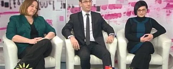 Odgovorni uredniki treh medijskih hiš: (z leve) Vesna Humar, Andrej Šavko in Barbara Kampos 