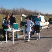 “Bela snežinka” Irena Gruntar na okrepčevalnici, ob njej Vera Kumperščak 