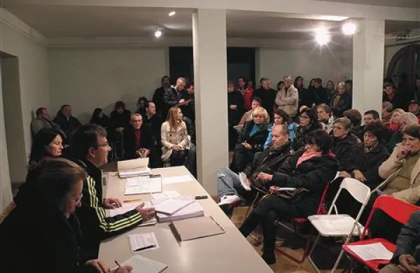 Na včerajšnjem zboru krajanov v Apollonijevi palači je največ prahu dvignila tema o umiku uprave vrtca iz Pirana