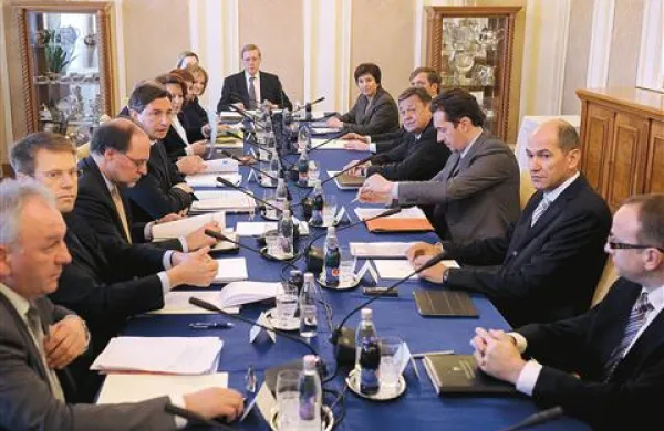 Predsedniki parlamentarnih strank se strinjajo z zlatim pravilom o zadolževanju