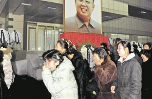 Za preminulim severnokorejskim “ljubljenim vodjo” Kim Jong Ilom ni žalovala le Severna Koreja. Po Kimovi smrti sta se v Nemčiji zgodila še dva čudeža.
