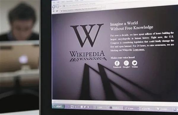 Po torkovi zatemnitvi spletne strani Wikipedia v angleškem jeziku so začeli razmišljati tudi ameriški zakonodajalci in podpora predlogu zakona proti spletnemu piratstvu in zaščiti intelektualne lastnine je začela upadati