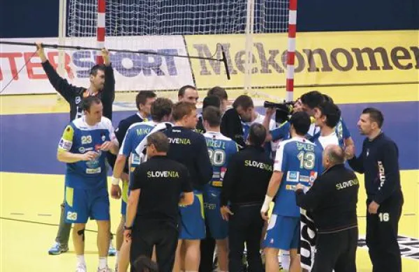 Možni razpleti v skupini D pred zadnjim krogom