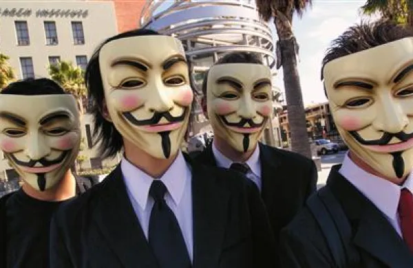 Ameriške oblasti so zaprle eno največjih spletnih strani za izmenjavo datotek Megaupload.com. Kot odgovor na to je hekerska skupina Anonymous sprožila obsežen napad na spletne strani, tudi na strani ameriškega FBI in ministrstva za pravosodje