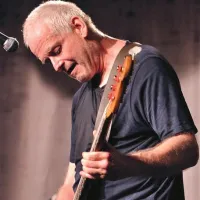 Basist Rob Wright