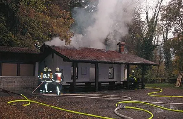 V Lokvah je zgorel dimnik in povzročil za nekaj tisočakov škode. Fotografija je simbolična.