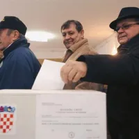 Hrvati so na referendumu prepričljivo podprli vstop Hrvaške v Evropsko unijo