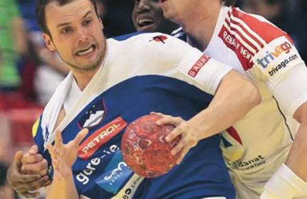Čeprav so Slovenci danes večino tekme vodili, so na koncu slavili evropski, svetovni in olimpijski prvaki Francozi  