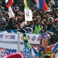 V edino pravo veselje v Kranjski gori so bili Tini Maze navijači, ki jih je prisrčno pozdravljala