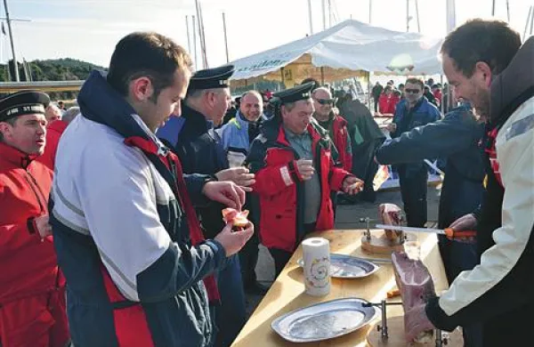 Morski volkovi na morju in na kopnem