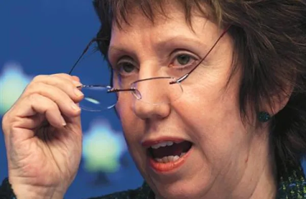 Zunanjepolitična predstavnica unije Catherine Ashton zeloi veliko pričakuje od novega predstavnika EU na Kosovu, sedanjega slovenskega zunanjega ministra Samuela Žbogarja, ki bo mandat začel s 1. februarjem