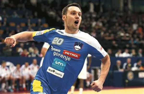 Luka Žvižej je bistven člen slovenske reprezentance tako v napadu kot v obrambi