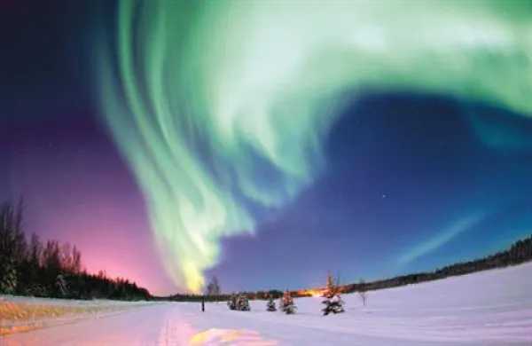 Nihanje magnetnega polja je danes na Norveškem povzročilo spektakularne severne sije