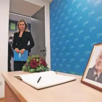 Stranka LDS je danes pripravila žalno sejo za preminulega nčlana Slavka Ziherla