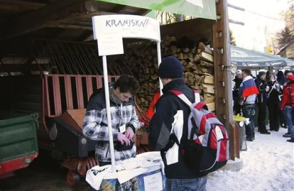 Tinine majice Not your bussines so  šle dobro v promet - stojnica pa lepo ponazarja slog ostalih improvizacij ob tekmovališču z 51-letno tradicijo