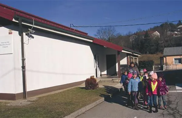 Podgrajski prvošolci, kar 18 jih je, bodo le eno leto sedeli v klopeh stare podgrajske šole, v tretji razred pa bodo verjetno vstopili v novo šolo
