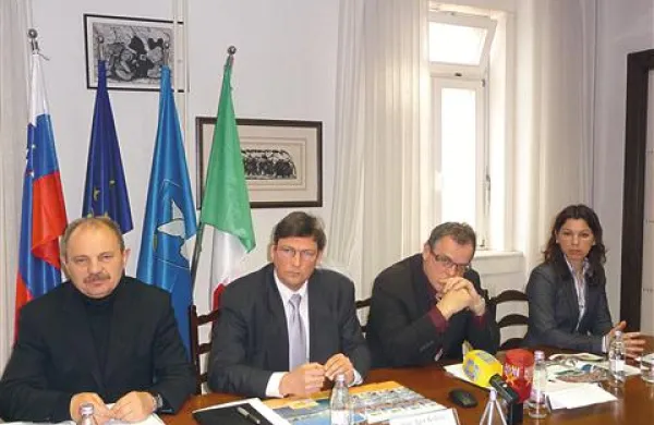 O turizmu so govorili: Branko Simonovič, Igor Kolenc, Danilo Markočič in Sanela Kadić Garcia (San Simon Resort). Iz hotelov  Belvedere so svojo odsotnost opravičili, predstavnikov marine pa niso vabili, ker so, tako Markočič,  besedo dali hotelirjem.   