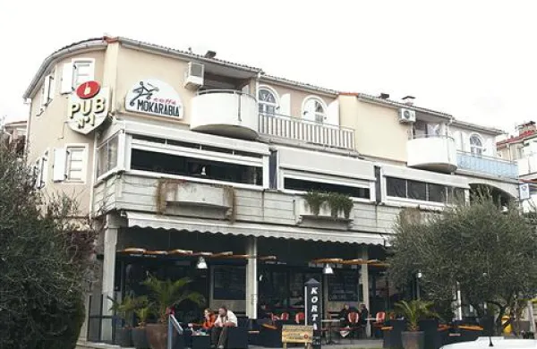 Stanovalce v  središču Ankarana moti, da plačujejo za ogrevanje lokalov in njihovih slabo izoliranih teras, kot jo ima Pub No1 