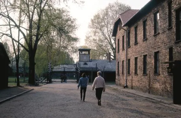 Petina mladih Nemcev ne ve, kaj je bil Auschwitz