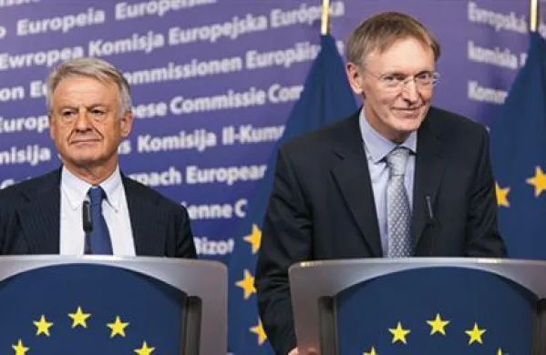 Evropski komisar za okolje Janez Potočnik in italijanski okoljski minister Corrado Clini sta se danes v Bruslju na kratko pogovarjala o plinskih terminalih v Tržaškem zalivu