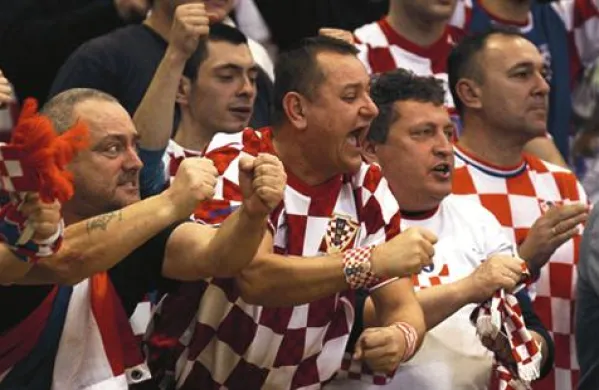Hrvaška rokometna zveza Hrvatom odsvetuje ogled jutrišnje tekme s Srbijo na EP 