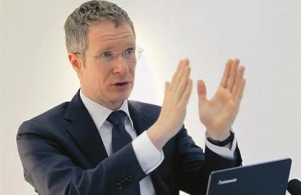 Direktor Umarja Boštjan Vasle je predstavil poročilo, v katerem so znižane napovedi gospodarske rasti