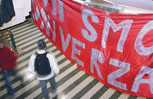 Gibanje Mi smo univerza, ki je pred približno dvema mesecema zasedlo nekatere dele filozofske fakultete v Ljubljani, bo danes za javnost uradno odprlo spletni portal Mi smo univerza
