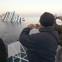 Brodolom ladje Costa Concordia je postal turistična atrakcija