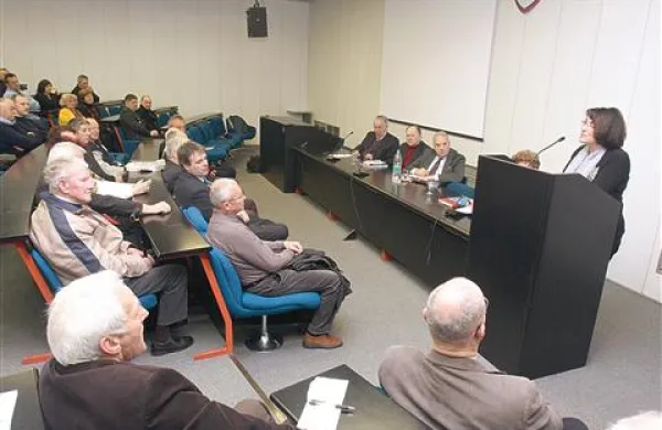 Ministrica za obrambo branje knjige o Primorski  priporoča tudi vojakom naše vojske