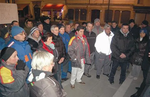 V sredo zvečer se je protestnikoma na goriškem Travniku pridružilo še nekaj ducatov črpalkarjev iz italijanskih obmejnih mest in podkrepilo njune zahteve 