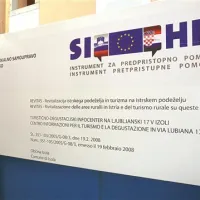 Gradbiščna tabla je napovedovala ureditev Turistično-degustacijskega infocentra v okviru revitalizacije istrskega podeželja    
