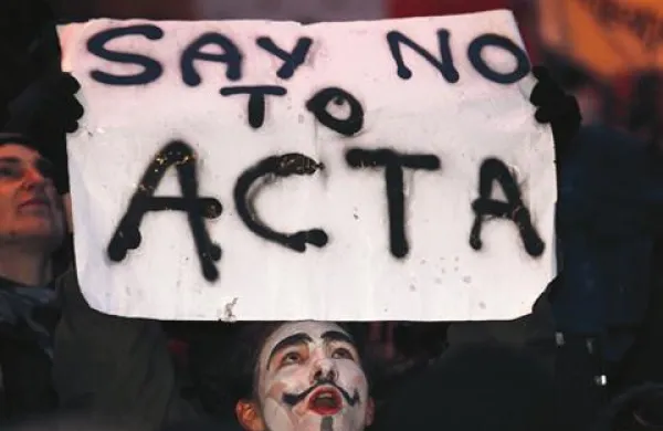 Na spletnem družabnem omrežju Facebook se je po vzoru iz drugih držav pojavil poziv z naslovom STOP Acta - protest proti Acti tudi v Sloveniji