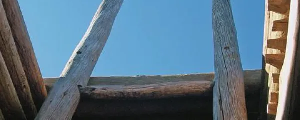 Lestve, ki vodijo v notranjost kive, Pecos National Monument 