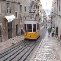 V Lizboni je tramvaj priljubljeno prevozno sredstvo 