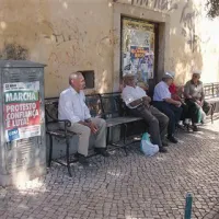 Tudi Portugalci se ne odpovedo siesti. Ko sonce najbolj žge, je čas za senco in klepet. 