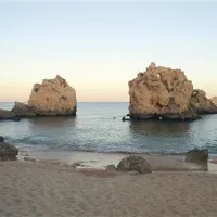 Tako divje-vabljivo so videti portugalske plaže. Zgornja je iz Algarve. 