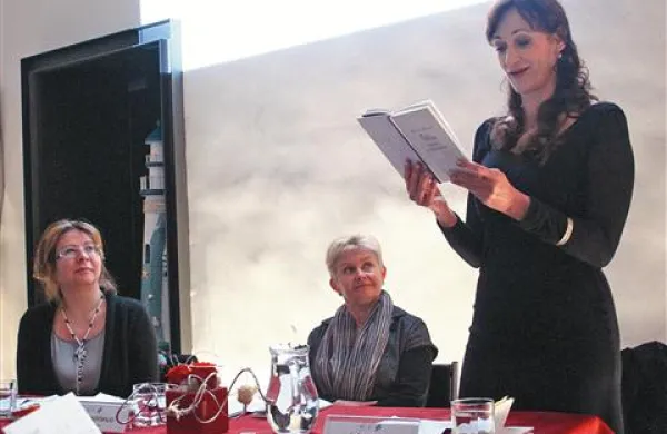 Saša Pavček (desno), Žana Perkovska in dr. Irina Makarova Tominec 
